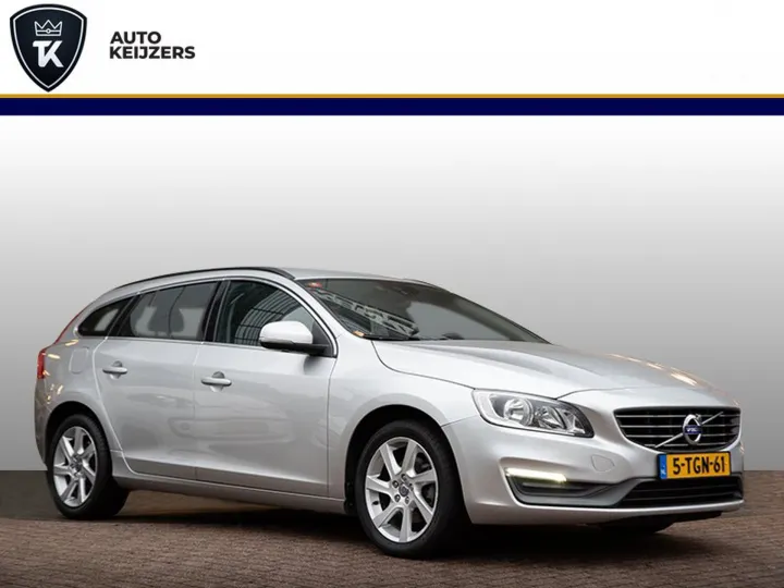 Volvo V60 2.0 D4 MOMENTUM  Image 1